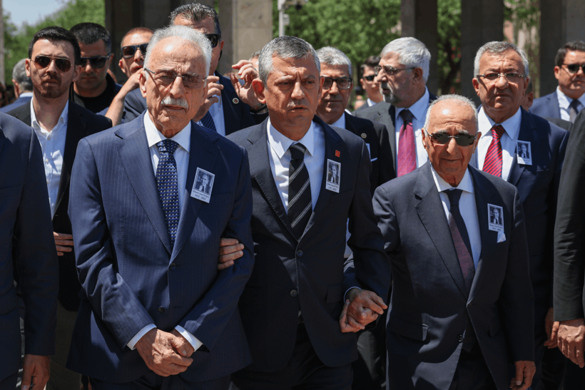 Eski CHP Genel Başkanı Altan Öymen'e Meclis'te Son Veda - Resim : 3