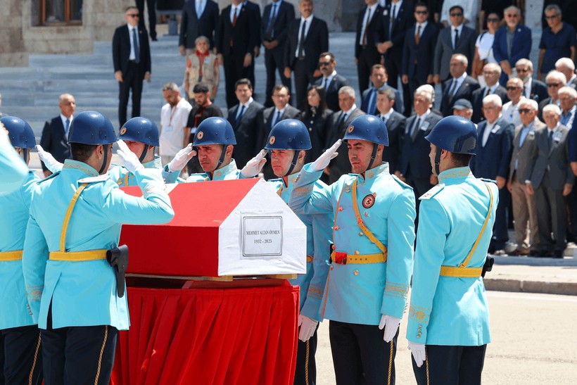 Eski CHP Genel Başkanı Altan Öymen'e Meclis'te Son Veda - Resim : 1