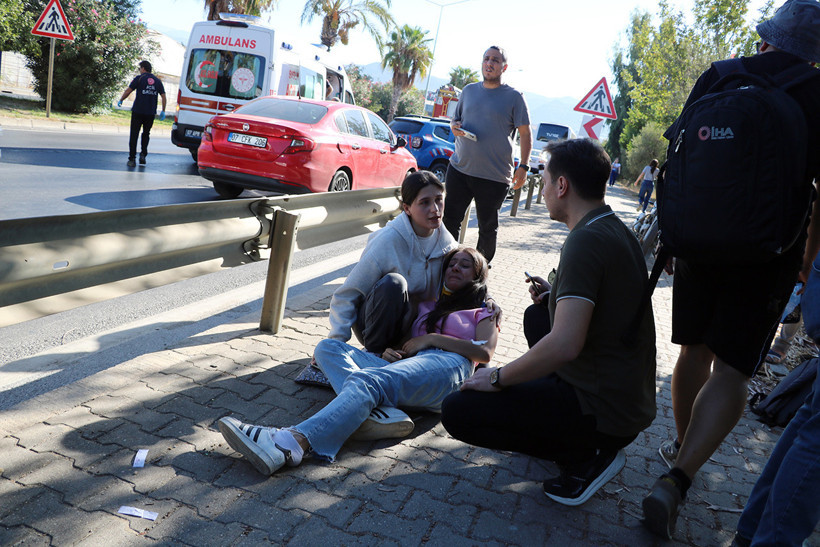Alanya’da Tur Midibüsü ile Yolcu Midibüsü Çarpıştı: 2’si Ağır, 15 Yaralı - Resim : 3