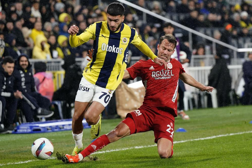 Fenerbahçe ile Antalyaspor Kadıköy'de Karşı Karşıya Geliyor - Resim : 1