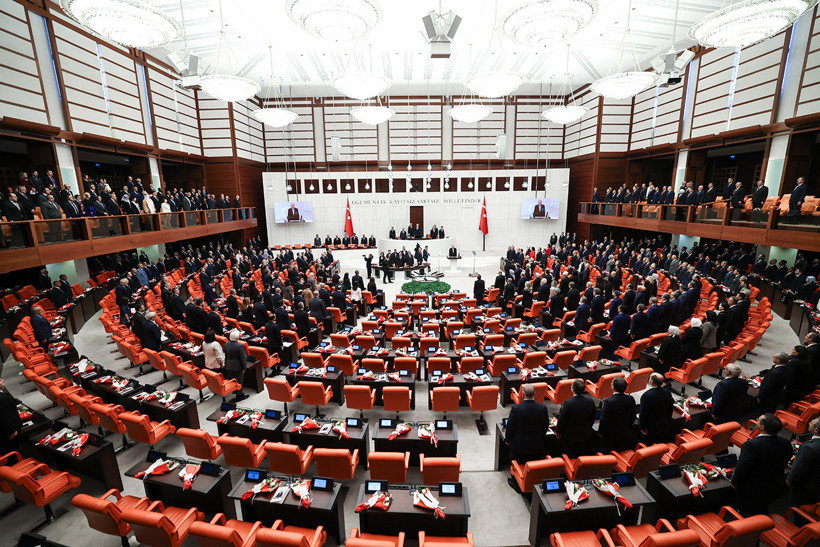 Siyaset Arenasında Dolu Dolu 24 Saat... Neler Oldu? İşte En Çok Konuşulan Fotoğraf... - Resim : 1