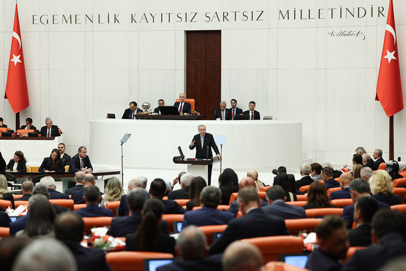 Siyaset Arenasında Dolu Dolu 24 Saat... Neler Oldu? İşte En Çok Konuşulan Fotoğraf... - Resim : 2