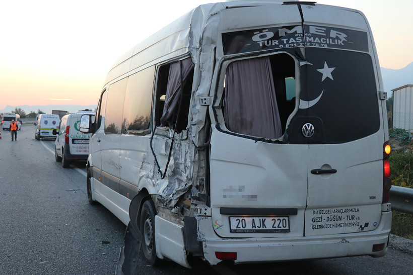 Denizli'de Feci Kaza: Emniyet Şeridindeki Servise Kamyon Çarptı: 1 Ölü - Resim : 2