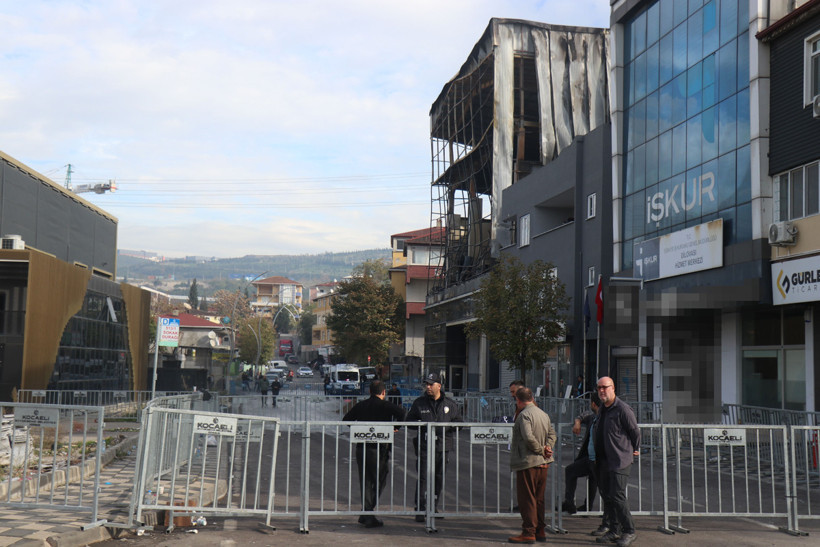 Kocaeli'deki Fabrika Yangınında Ölen Esma'nın Eşi İnsanlık Dışı Şartları Anlattı: Çıkış Yoktu, Birbirlerine Sarılarak Ölmüşler - Resim : 4