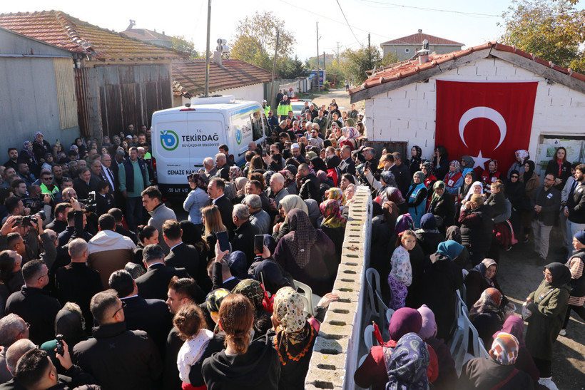 Türkiye Uçak Kazasında Şehit Düşen 20 Vatan Evladını Sonsuzluğa Uğurluyor - Resim : 8