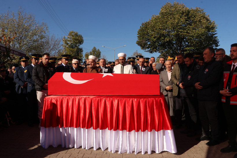 Türkiye Uçak Kazasında Şehit Düşen 20 Vatan Evladını Sonsuzluğa Uğurluyor - Resim : 11