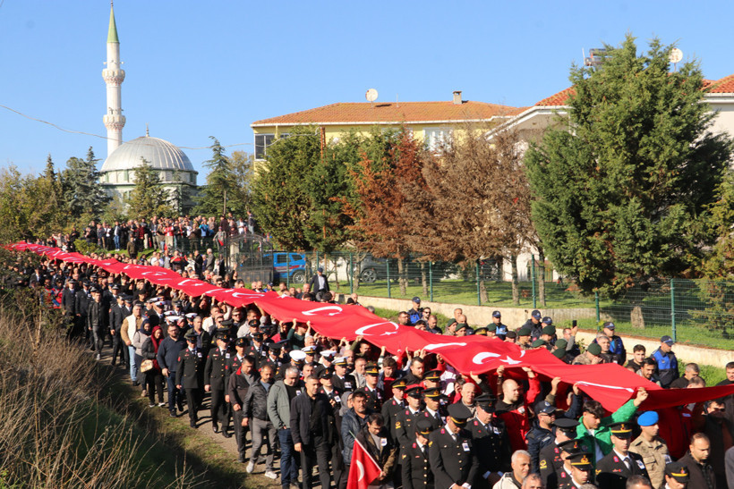Türkiye Uçak Kazasında Şehit Düşen 20 Vatan Evladını Sonsuzluğa Uğurluyor - Resim : 12