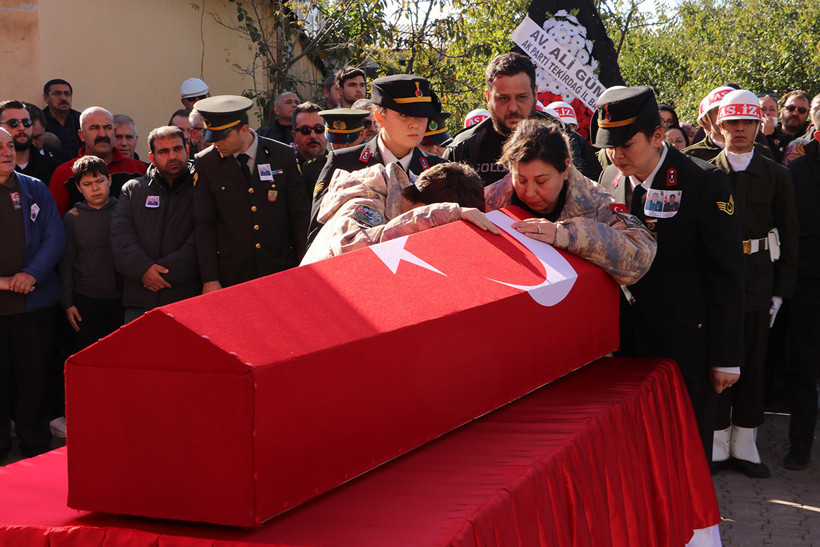 Türkiye Uçak Kazasında Şehit Düşen 20 Vatan Evladını Sonsuzluğa Uğurluyor - Resim : 9