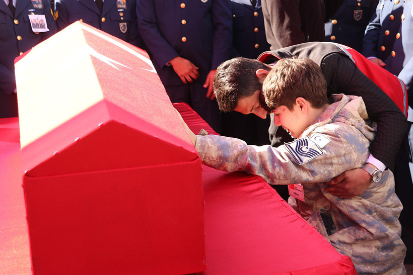 Türkiye Uçak Kazasında Şehit Düşen 20 Vatan Evladını Sonsuzluğa Uğurluyor - Resim : 10