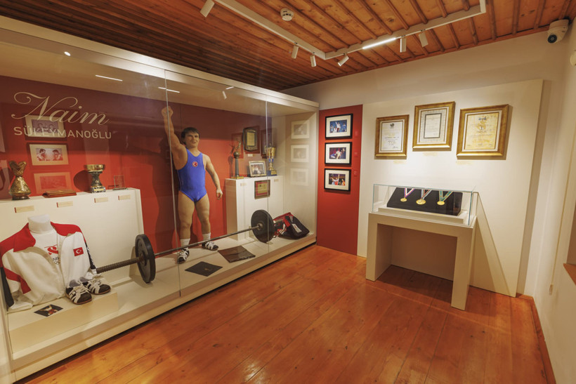 'Cep Herkülü' Naim Süleymanoğlu'nun Evi Müze Oldu: Yarın Kapılarını Açıyor - Resim : 5