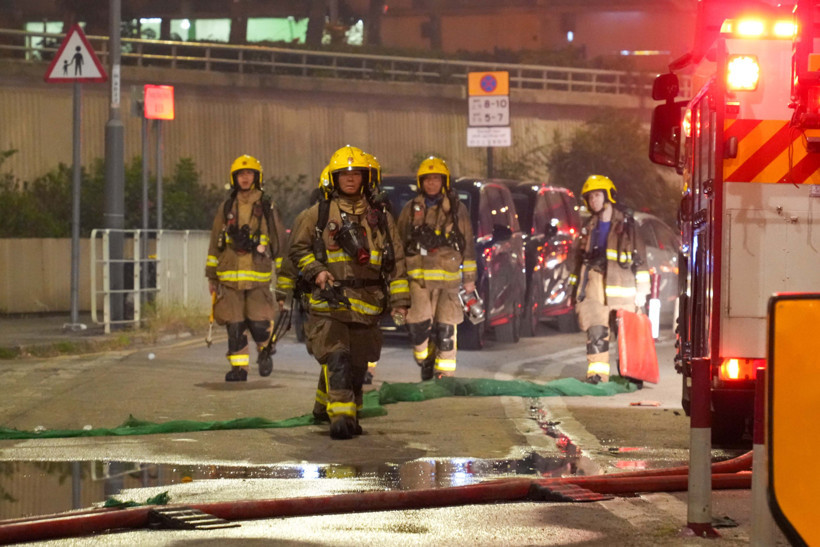 Hong Kong Cehennemi Yaşıyor! Büyük Yangında Ölü Sayısı Arttı, Yüzlerce Kişiden Haber Yok - Resim : 6