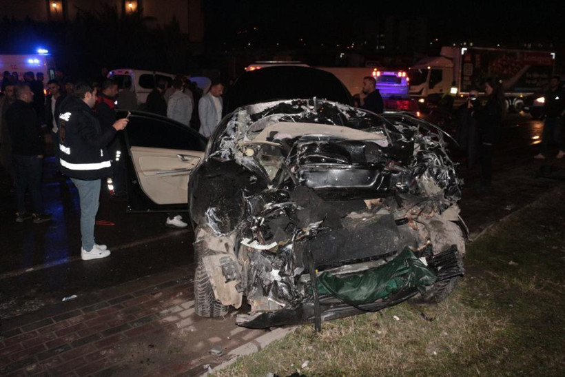 Freni Boşalan Vinç 6 Aracı Biçip Geçti: 7 Yaralı - Resim : 1