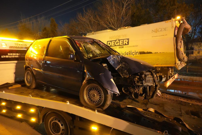 İşçi Servisi ile Otomobil Çarpıştı: 11 Yaralı - Resim : 1