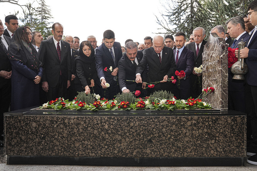 Bahçeli'den Alparslan Türkeş'in Kabrine Ziyaret - Resim : 2