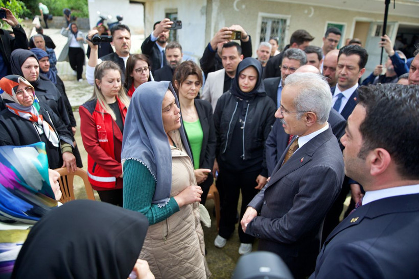 11 Yaşında 8 Fidan... Türkiye Okul Baskınında Ölen Yavrularını Uğurladı - Resim: 1