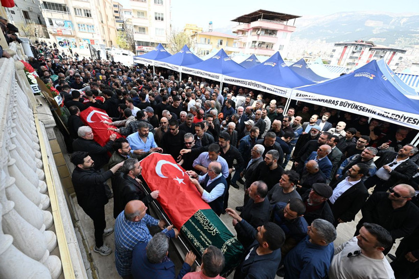 11 Yaşında 8 Fidan... Türkiye Okul Baskınında Ölen Yavrularını Uğurladı - Resim: 11