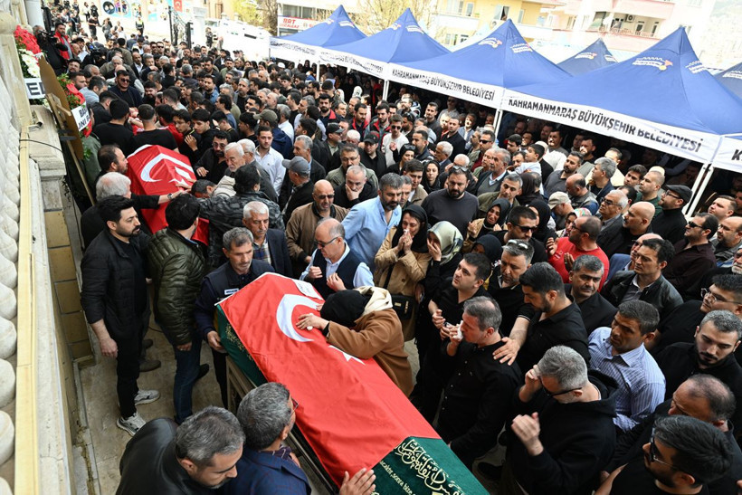 11 Yaşında 8 Fidan... Türkiye Okul Baskınında Ölen Yavrularını Uğurladı - Resim: 12