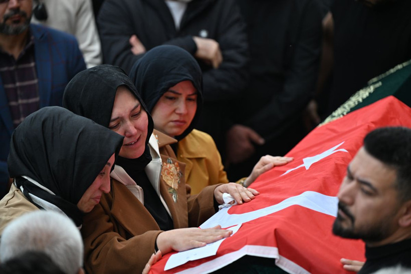 11 Yaşında 8 Fidan... Türkiye Okul Baskınında Ölen Yavrularını Uğurladı - Resim: 15