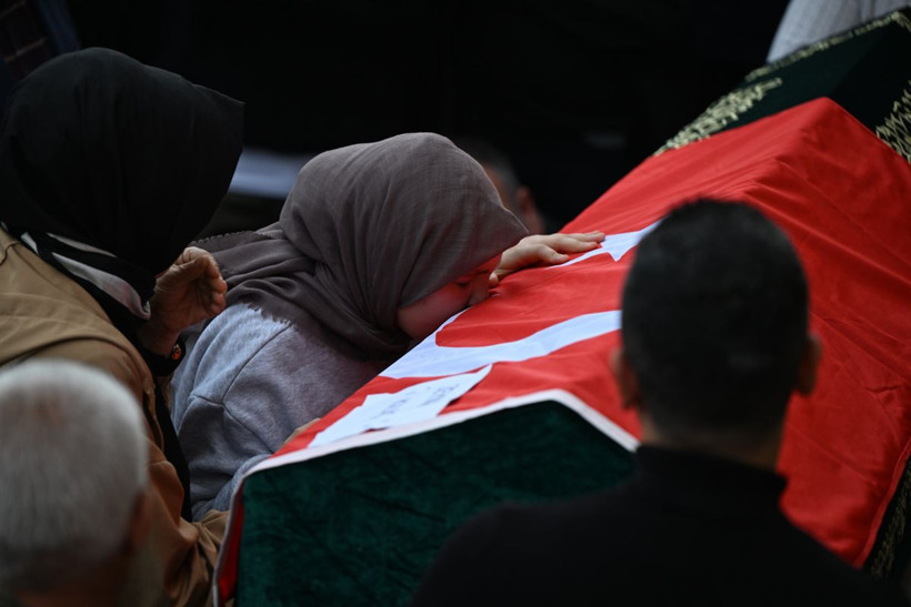 11 Yaşında 8 Fidan... Türkiye Okul Baskınında Ölen Yavrularını Uğurladı - Resim: 22