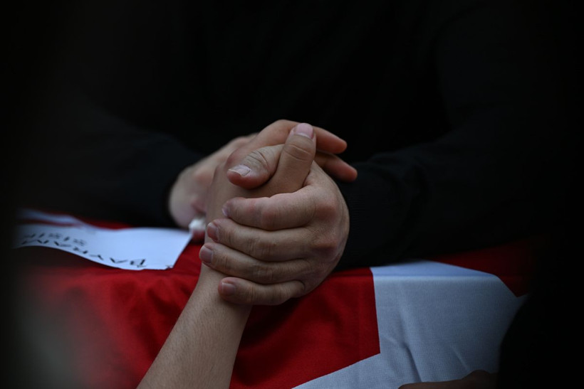 11 Yaşında 8 Fidan... Türkiye Okul Baskınında Ölen Yavrularını Uğurladı - Resim: 23