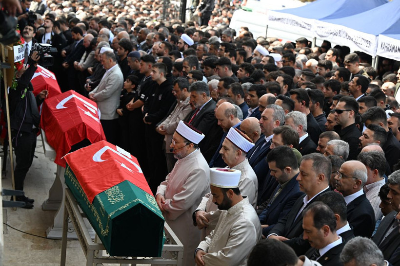 11 Yaşında 8 Fidan... Türkiye Okul Baskınında Ölen Yavrularını Uğurladı - Resim: 30