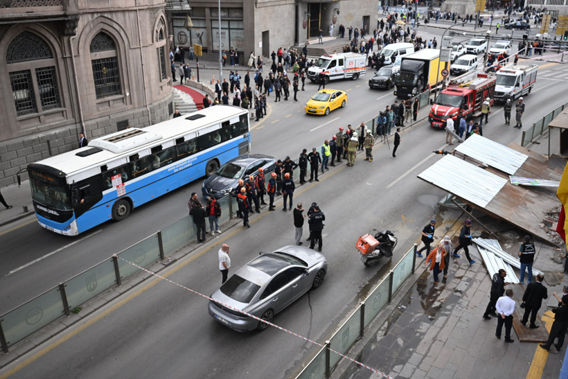 Ankara'da Yıkım Esnasında Platform Devrildi - Resim : 2