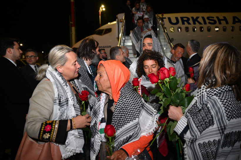 15 Ülke, Tek Uçak... İsrail'in Alıkoyduğu 59 Sumud Aktivisti İstanbul'da - Resim : 2