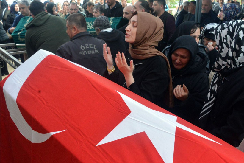 Gözyaşları Sel Oldu, Almina'ya Veda... 'Cennet Kuşum Güle Güle' - Resim: 2