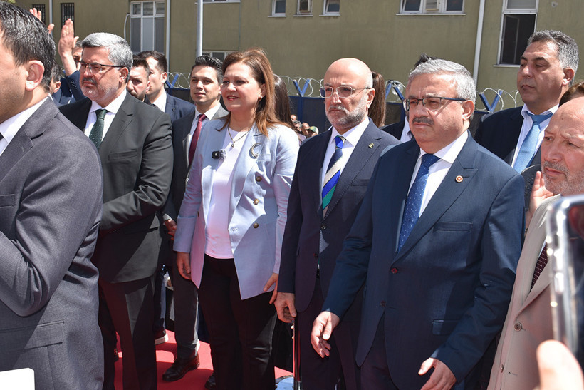 Afyonkarahisar Belediyesi'nde AK Parti Dönemi: 'Cumhurbaşkanı Erdoğan'ın Önderliğinde Yeniden İnşa Edeceğiz' - Resim : 1