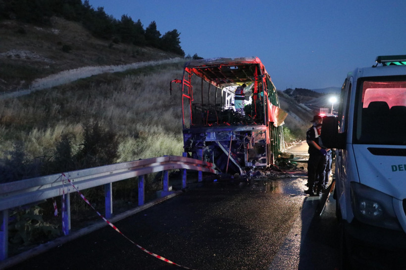 Denizli'de Yolcu Otobüsü Yandı! 1'i Bebek 8 Kişi Hayatını Kaybetti, 33 Yaralı - Resim : 2
