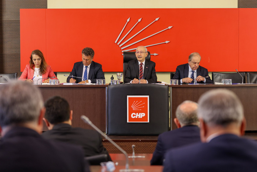 CHP Genel Merkezi'nde Kritik Saatler: İstifaların Ardından Kalan 28 Üye ile PM Toplantısı - Resim : 1