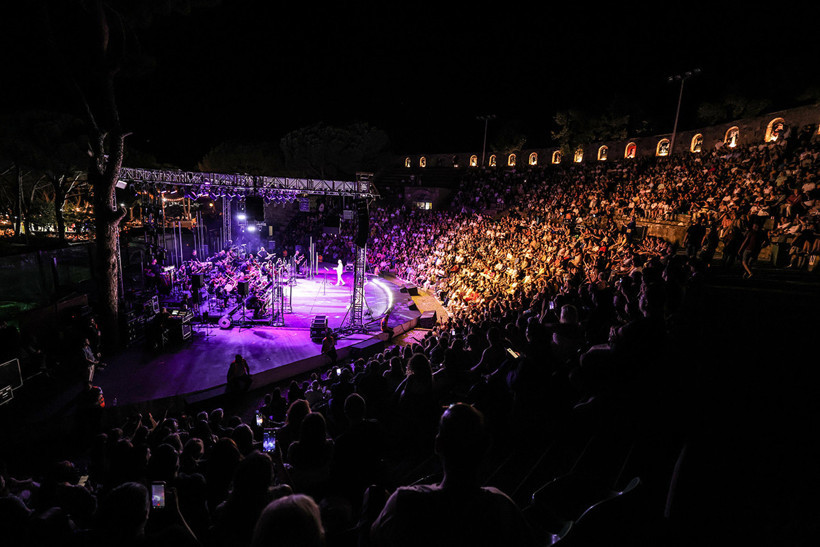 Senfonide Çifte Büyü! Ebru Yaşar'dan Ayvalık'ta Unutulmaz Konser - Resim : 2