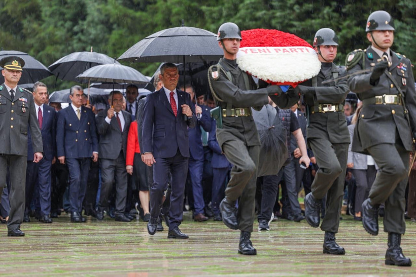 YENİ Parti’de İlk Durak Anıtkabir - Resim : 1