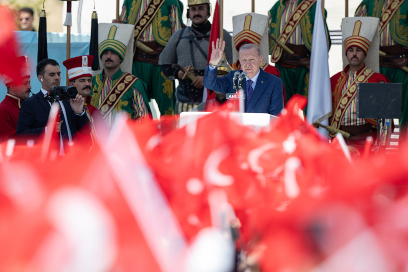 Cumhurbaşkanı Erdoğan’dan Ahlat’ta 'Terörsüz Türkiye' Vurgusu: 'Kirli Elleri Biliyoruz, Bizim de Bir Hesabımız Var!' - Resim : 1