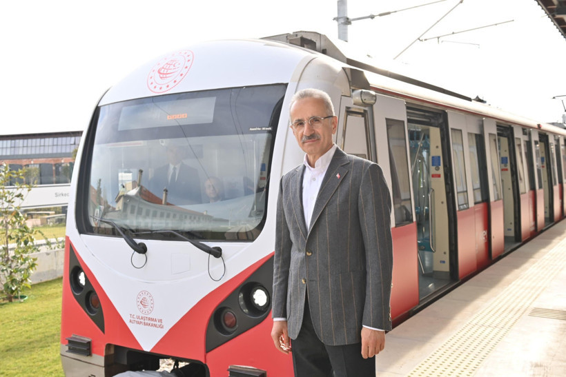 Bakan Uraloğlu Duyurdu! 30 Ağustos'ta Ulaşım Ücretsiz! Marmaray, İZBAN ve Başkentray Bedava Olacak - Resim : 1