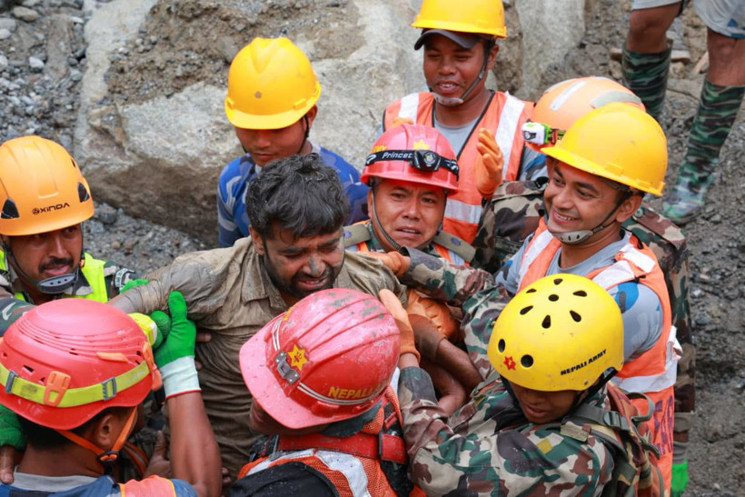 Nepal’de Mucize Kurtuluş! Tünelde Mahsur Kalan 2 İşçi 9 Gün Sonra Sağ Çıkarıldı - Resim : 1