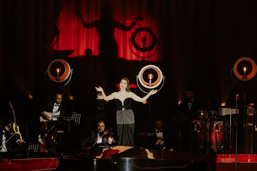 Ebru Yaşar Türkiye'de Konser Tarihini Yeniden Yazdı! Volkswagen Arena Konserlerine Ünlü Akını: 'Türkiye'de Bir İlki Gerçekleştirdik' - Resim : 5