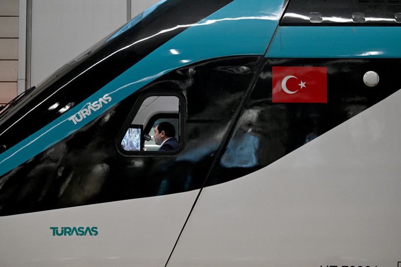 Demiryollarında Dünya Ligi: Yerli Hızlı Tren 250 Kilometre Hızla Raylara İndi - Resim : 6