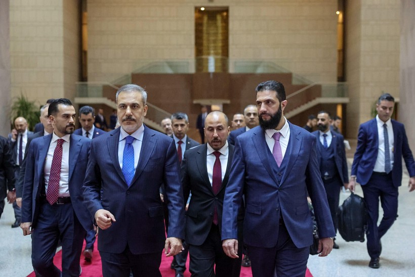 İki Bakan ve MİT Başkanı'ndan Şam'a Sürpriz Ziyaret - Resim : 1