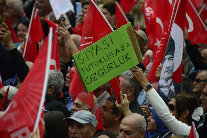 Özgür Özel'den Cumhurbaşkanına 'Düello' Çağrısı: Eğer İmamoğlu Suçlu Çıkarsa Siyaseti Bırakıyorum - Resim : 3