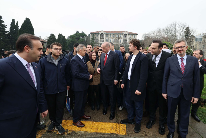 Boğaziçi'nde Karanfillerle Karşılandı... Cumhurbaşkanı Erdoğan'dan 'Belki Linçleneceğiz' Diyen Öğrenciye Dikkat Çeken Cevap - Resim: 5
