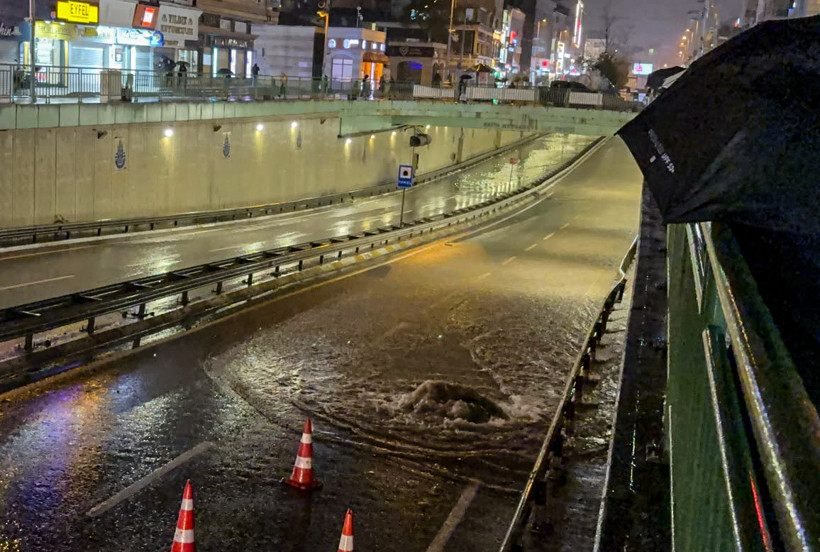 İstanbul’da Sel Bilançosu Ağırlaşıyor: 5 Kişi İçin Aramalar Sürüyor, 4 Can Kaybı Var - Resim : 1