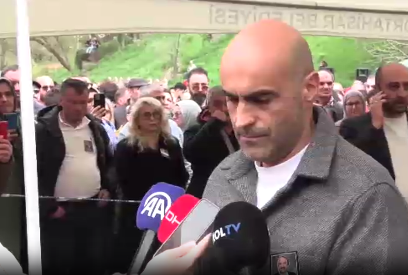 Volkan Konak'a Son Görev! Trabzon'da Vasiyetindeki Ceviz Ağacının Altına Defnedildi - Resim : 5