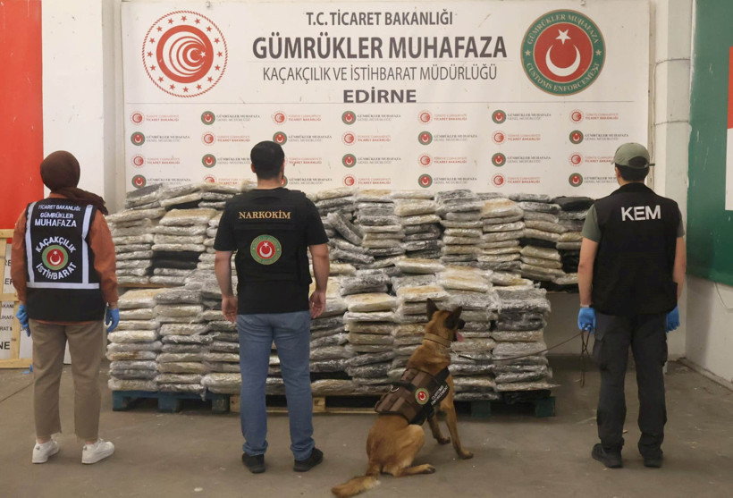 X-Ray Radarına Yakalandılar: Kapıkule'de 1 Milyar TL'lik Rekor Uyuşturucu Ele Geçirildi! - Resim : 1