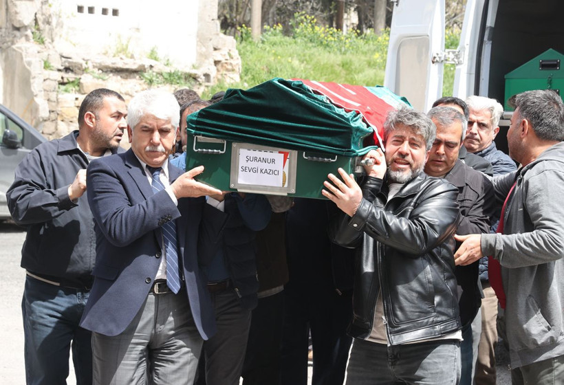 11 Yaşında 8 Fidan... Türkiye Okul Baskınında Ölen Yavrularını Uğurladı - Resim: 9