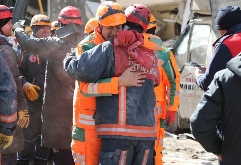 Saat 04.17'de Hayat Durdu! Unutmadık, Unutmayacağız; Acısı Hala Yüreğimizde... - Resim : 7