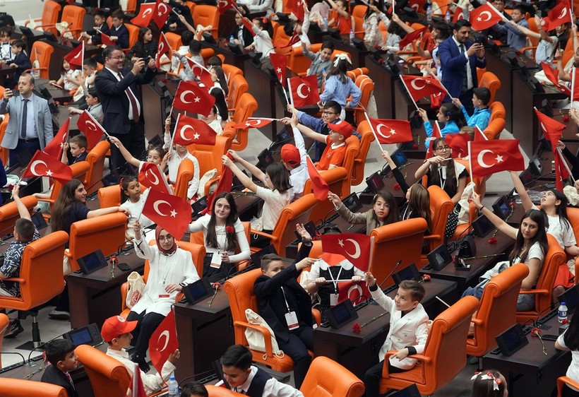 Meclis Çocuk Oturumuna Damga Vuran Sözler! 'Sesimi Meclis'te Duyurabiliyorsam, Atatürk'ün Mirası Cumhuriyet'in Eseridir' - Resim : 2