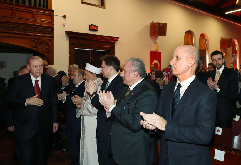 Boğaziçi'nde Karanfillerle Karşılandı... Cumhurbaşkanı Erdoğan'dan 'Belki Linçleneceğiz' Diyen Öğrenciye Dikkat Çeken Cevap - Resim: 11