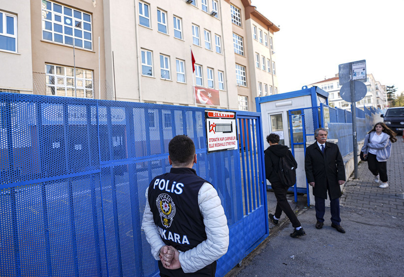 Okullarda Kırmızı Alarm: Her Kapıda En Az 2 Polis - Resim : 2