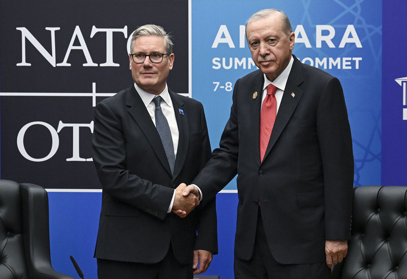 NATO Zirvesi'nde Cumhurbaşkanı Erdoğan'dan Peş Peşe Kritik Temaslar - Resim : 4